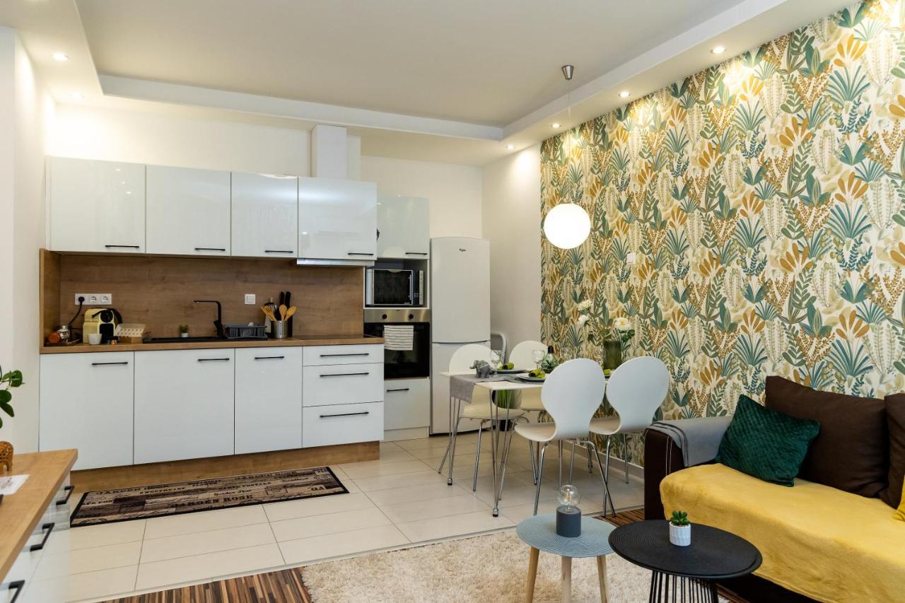 Wanderer Station Apartment Дебрецен Екстериор снимка