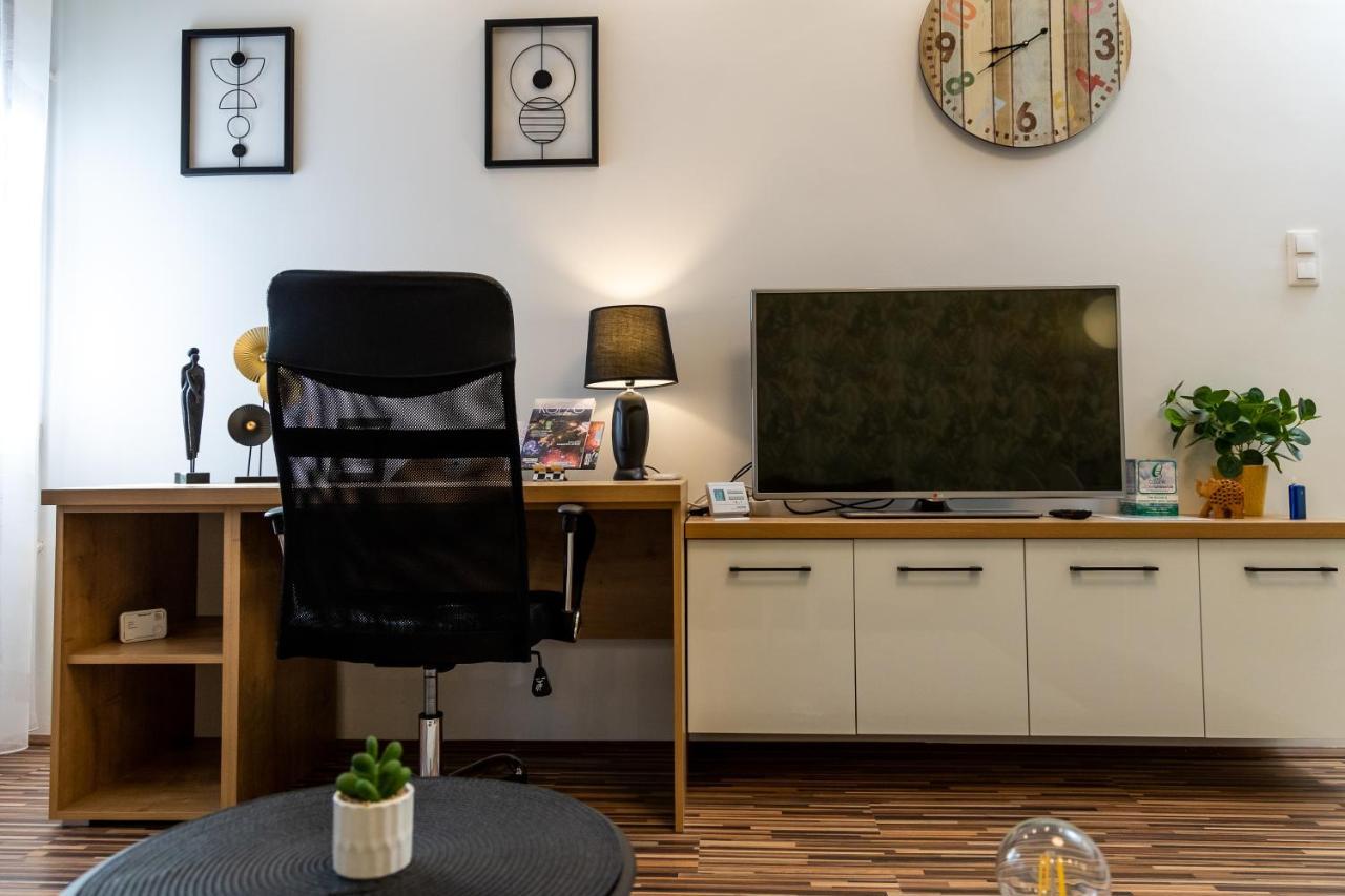 Wanderer Station Apartment Дебрецен Екстериор снимка